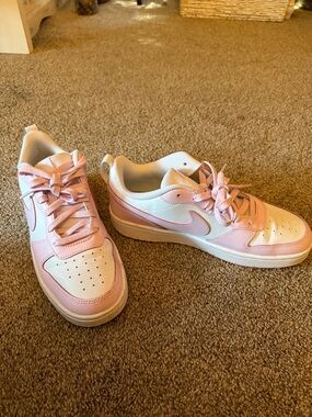 Nike Low-Top Sneakers in White and Light Pink